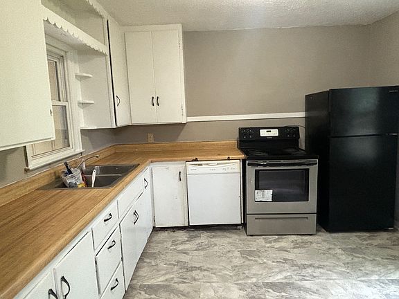 2nd image of 2052 S Market St