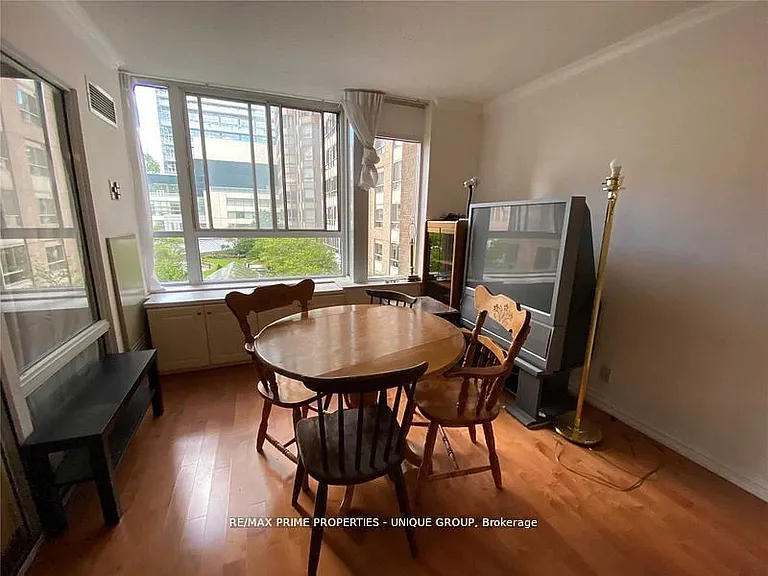 717 Bay St #504 — Photo 5