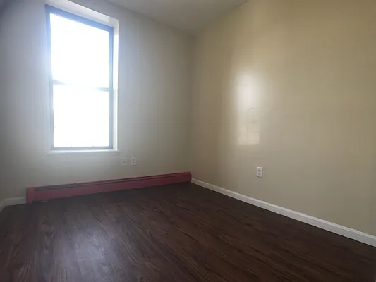 Rented by Evergreen Apartments BK | media 5