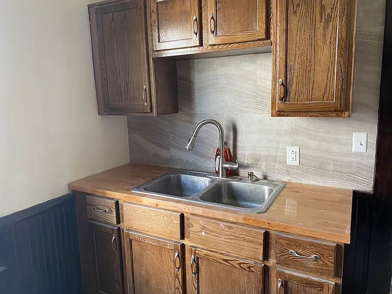 175 W 15th St #1 — Photo 10