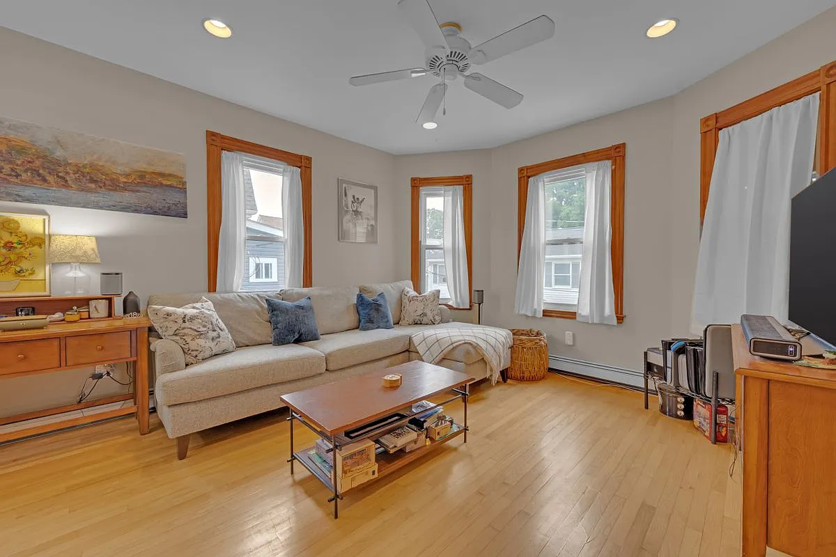 3 bed, 1.5 bath, 1700 sqft, $3,600 — Photo 4
