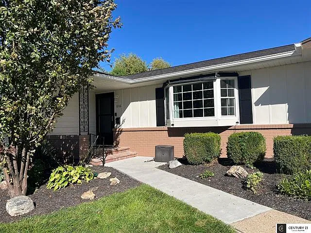 1216 Robin Dr
