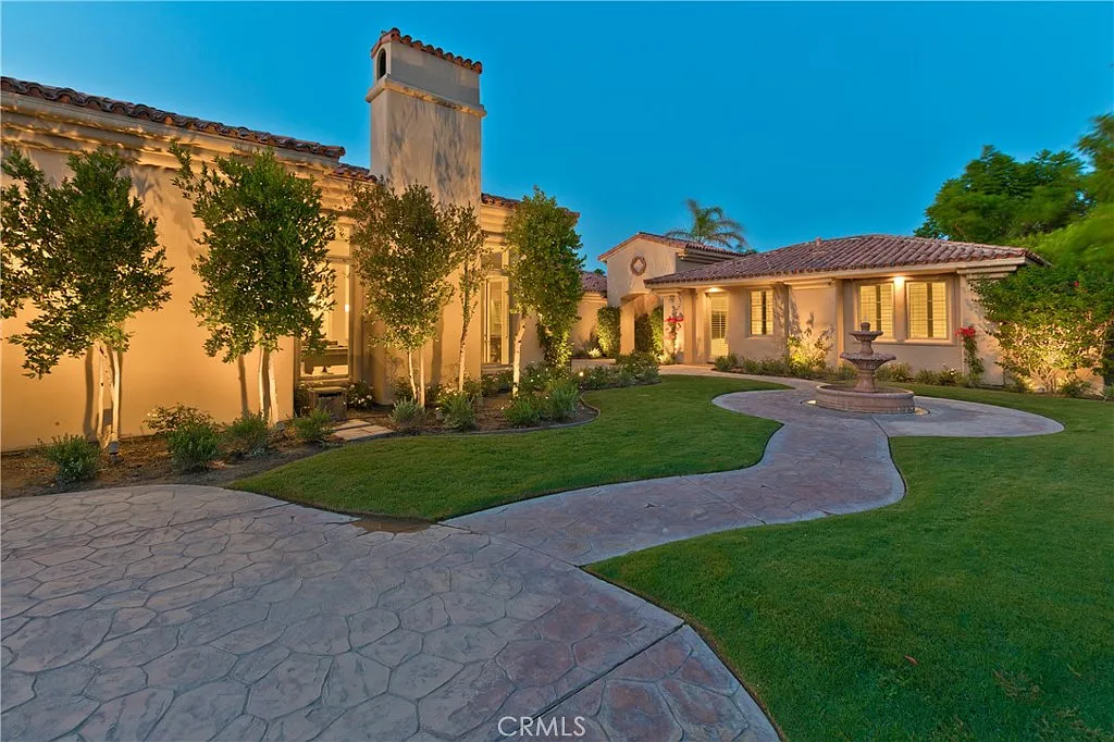4 bed, 4.5 bath, 3994 sqft, $30,800 — Photo 4
