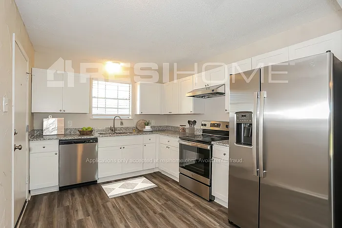 3051 Shane Dr — Photo 2