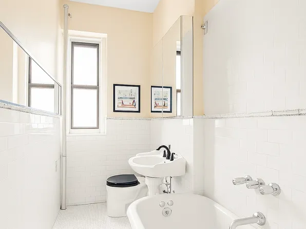 302 Convent Avenue image 6 of 8