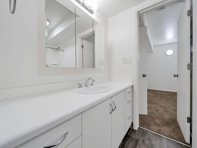 Capitol Reef Apartments — Photo 21