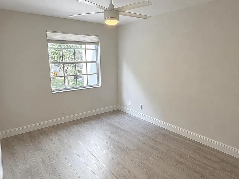 6330 NW 80th Dr — Photo 18