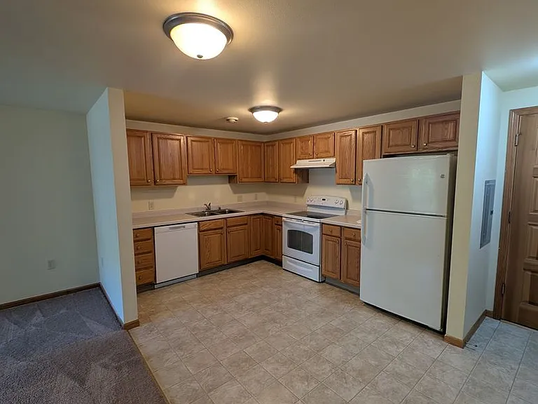 Pheasant Run Apartments — Photo 22