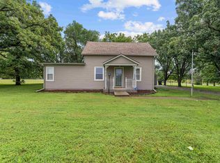 621 S Coronado Ave, Lindsborg, KS 67456