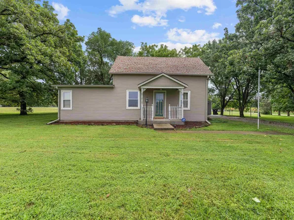 621 S Coronado Ave, Lindsborg, KS 67456