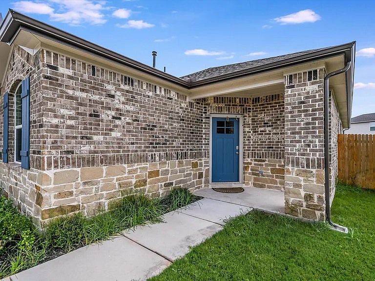 413 Rainmaker Ln — Photo 4