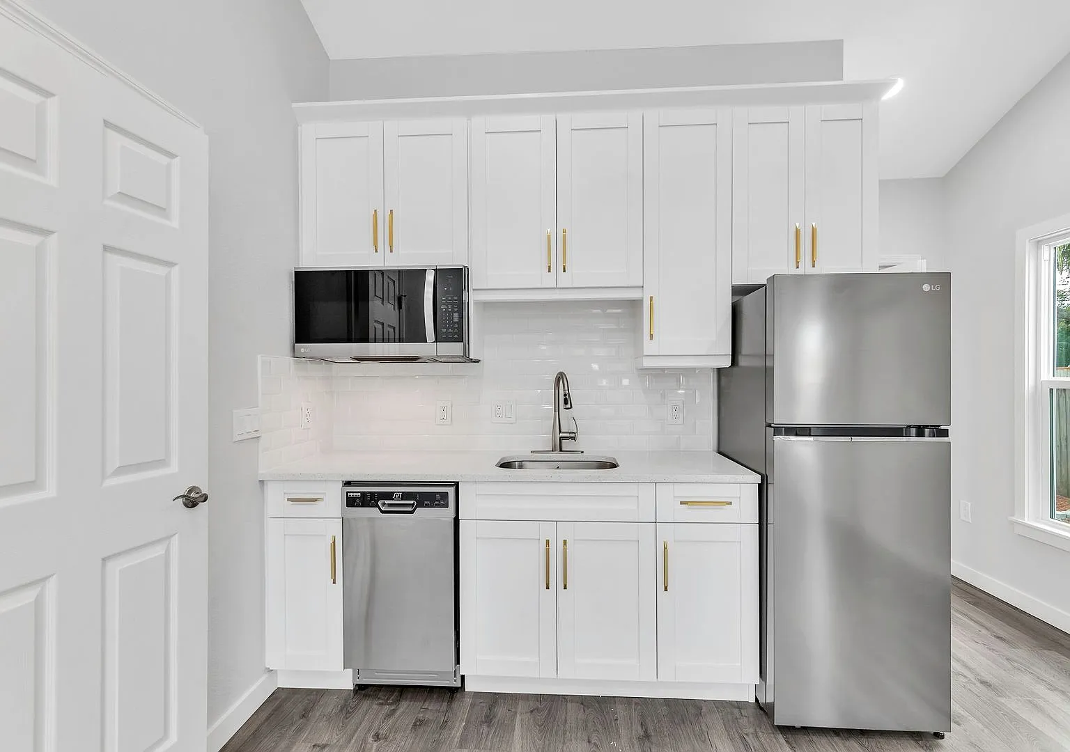 1156-1158 Tampa Bay Growth Fund Principal LLC — Photo 4