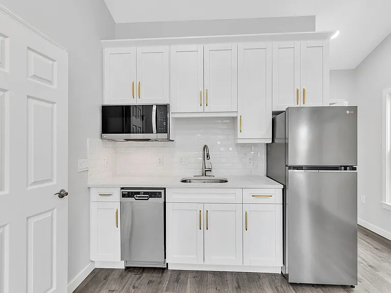 1156 Angle Rd — Photo 4