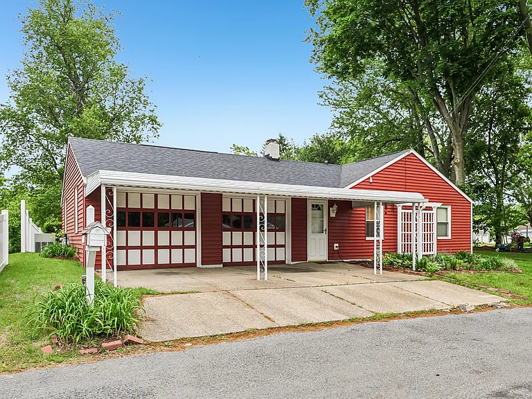 686 Portage Lakes Dr — Photo 2