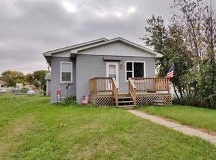 506 3rd St SE, Rugby, ND 58368