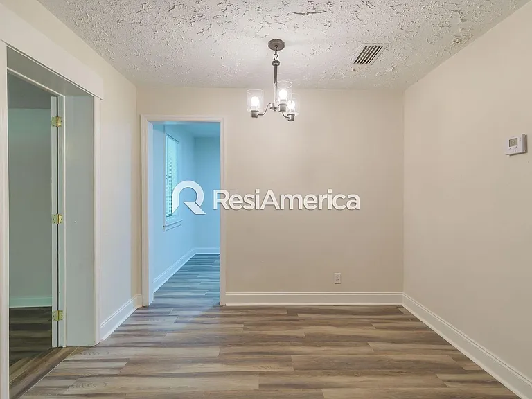 2227 Commonwealth Ave — Photo 5