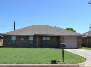 1221 Newman Avenue, Iowa Park, TX 76367