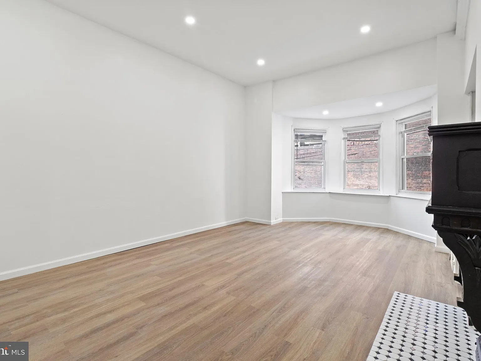 2 bed, 844 sqft, $1,975 — Photo 4