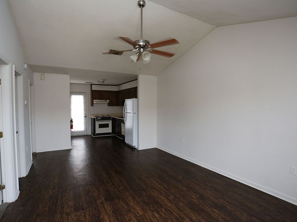 1st image of 140 Lanier Dr #109