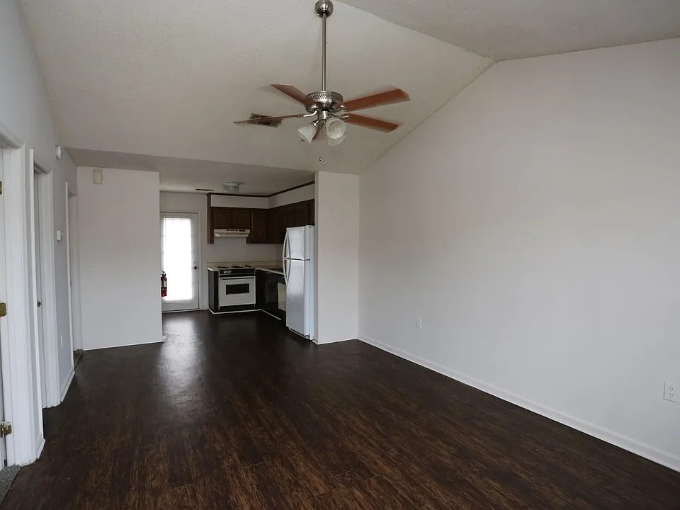 140 Lanier Dr #109