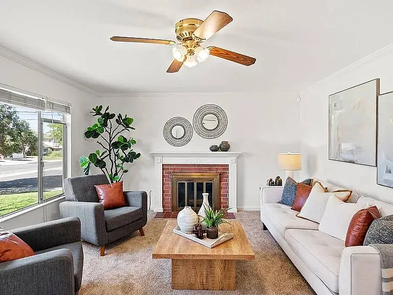 3 bed, 1321 sqft, $3,490 — Photo 3