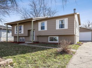 9065 Woodmayr Dr, Norwalk, IA 50211