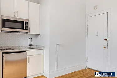 Rented by Barkoff Residential 