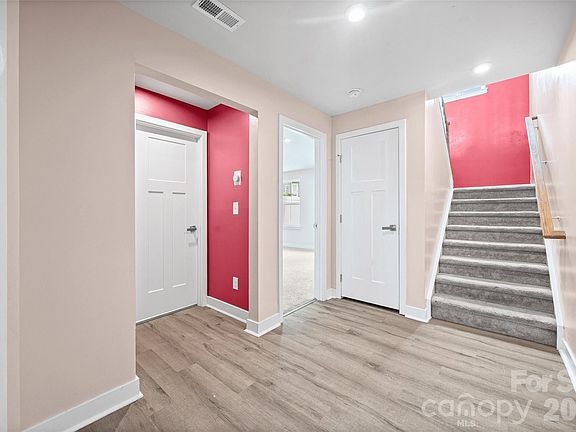 3rd image of 928 Portrush Ln