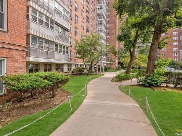43-10 Kissena Boulevard image 20 of 21