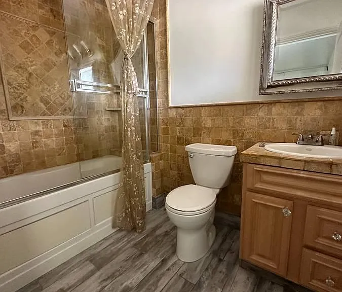 Main Bathroom and Tub.