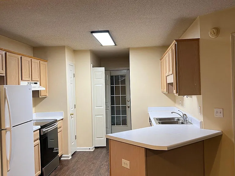 9292 Grove Manor Dr — Photo 2