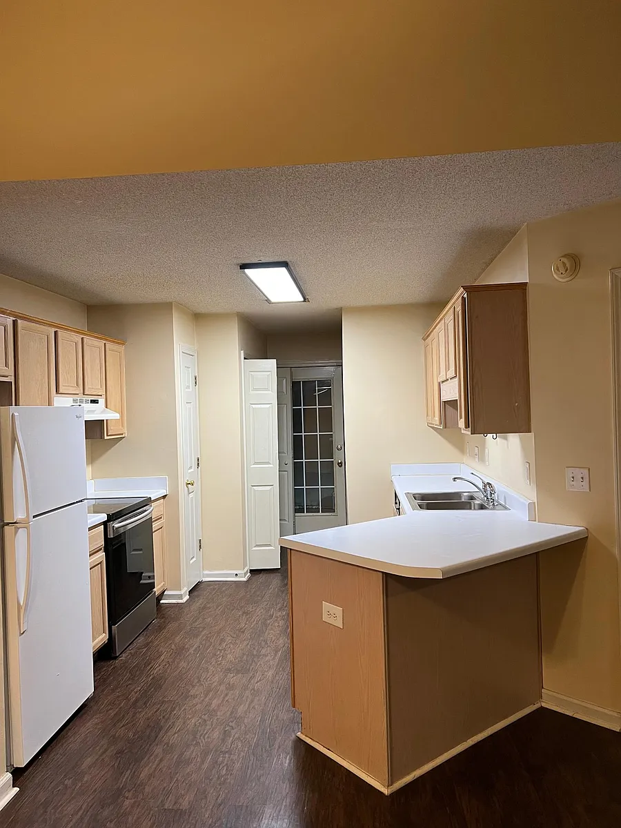 Building Photo - 9292 Grove Manor Dr