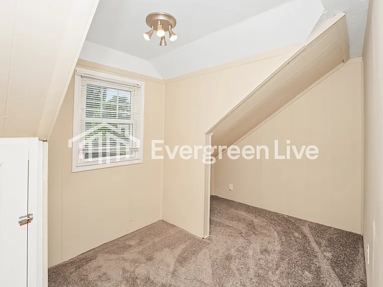 842 Montford Rd — Photo 12