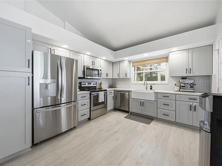 17633 Esprit Dr — Photo 7