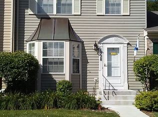 1328 Windsor Ct, Geneva, IL 60134