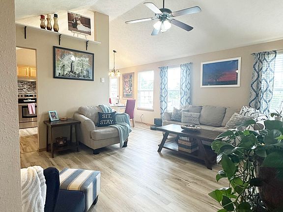 5th image of 255 Maplewood Drive
