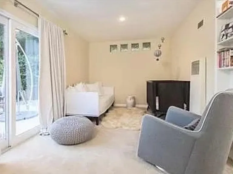 1423 Roscomare Rd — Photo 7