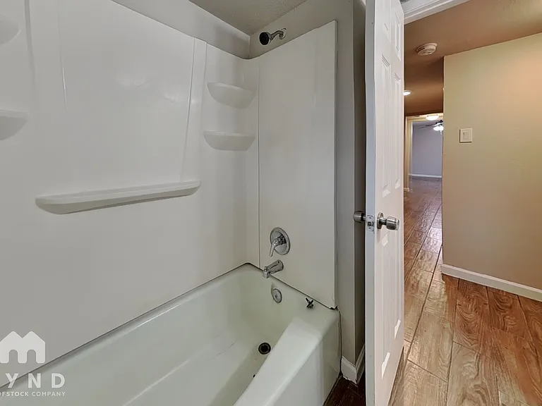4523 Bayou Vista Dr — Photo 12