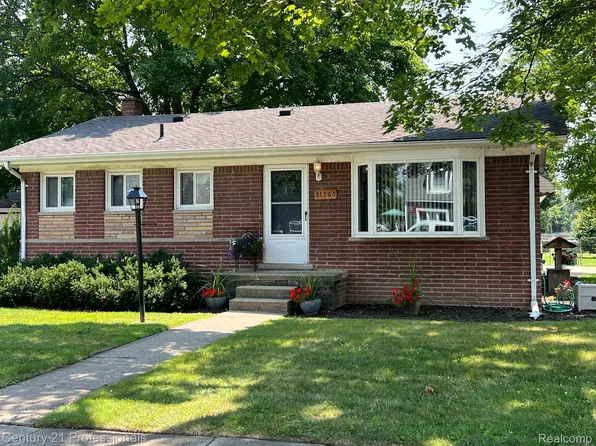 31565 John Hauk St, Garden City, MI 48135