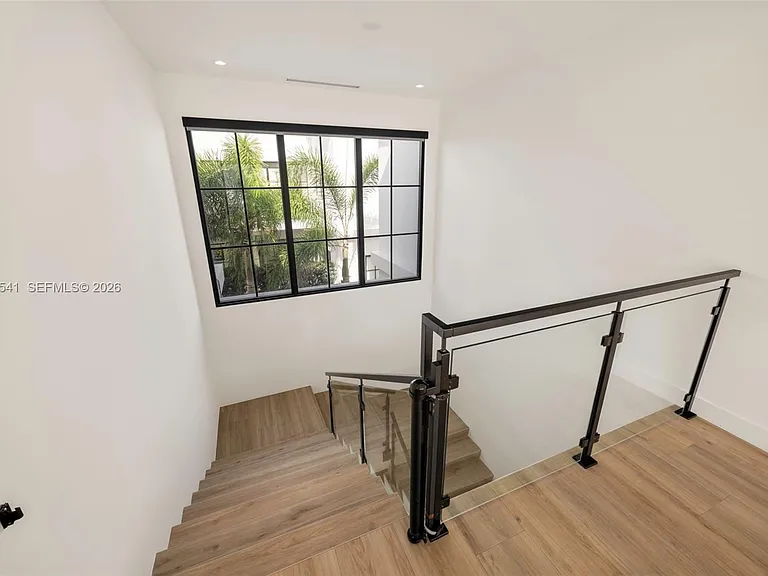 885 NE 76th St — Photo 21