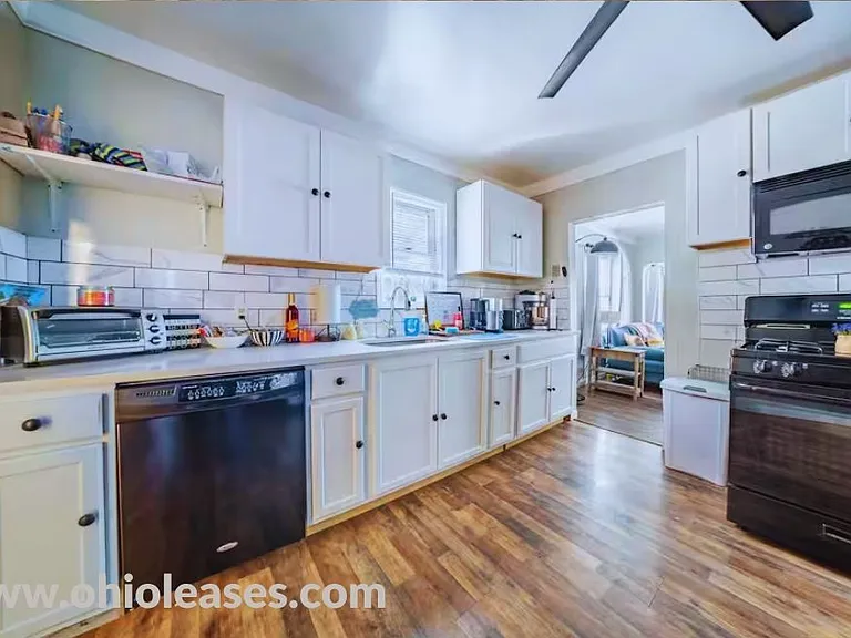 3777 Irving Park Ave — Photo 14