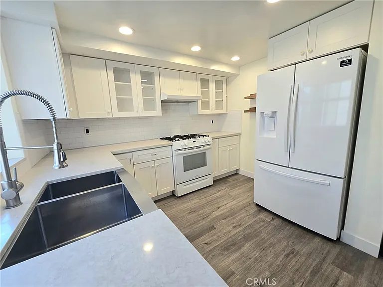 18445 Hatteras St #603 — Photo 17