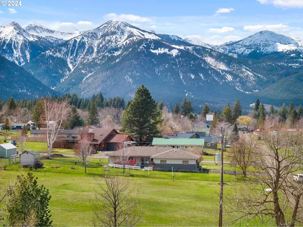 300 S East St, Joseph, OR 97846