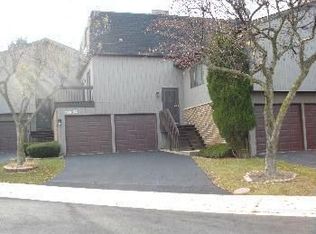 52 Century Dr, Roselle, IL 60172