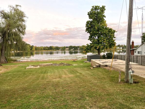 1210 White Lake Rd, Pleasant Lake, MI 49272