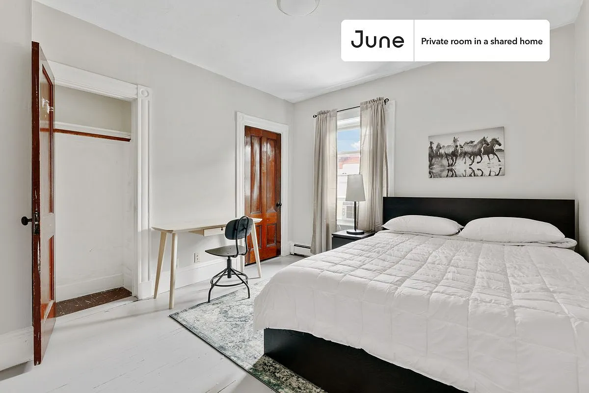 Queen bedroom in 4 bed/2 bath home in Allston #502 B — Photo 2