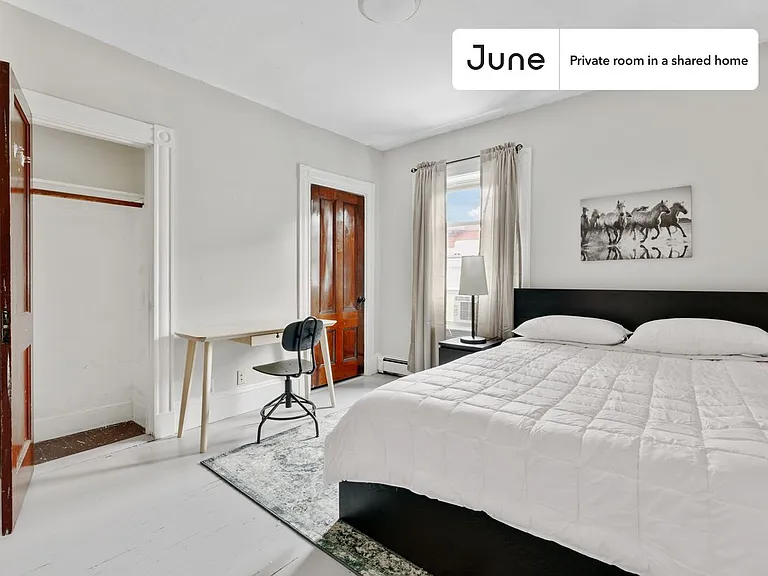 76 Easton St #B — Photo 2
