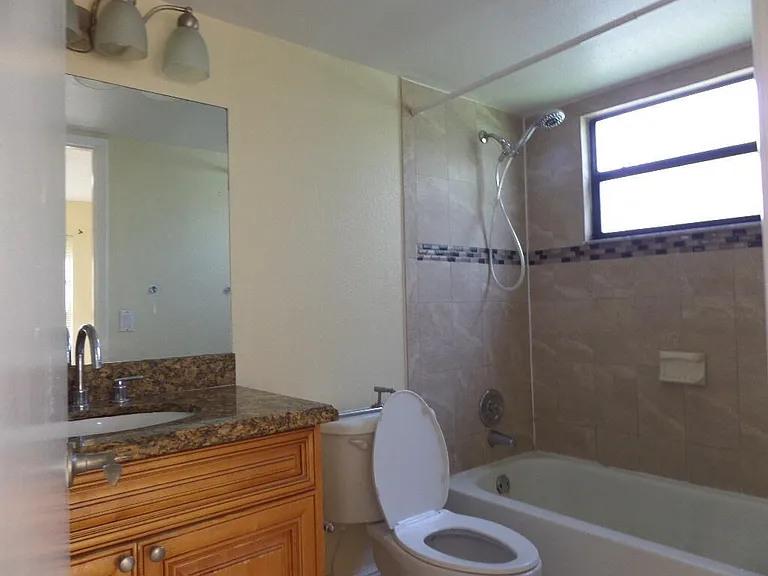 1524 Lake Crystal Dr #B — Photo 9