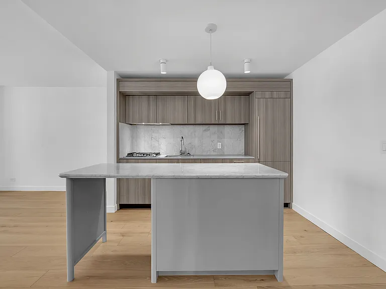 234 E 46th St #703 — Photo 9
