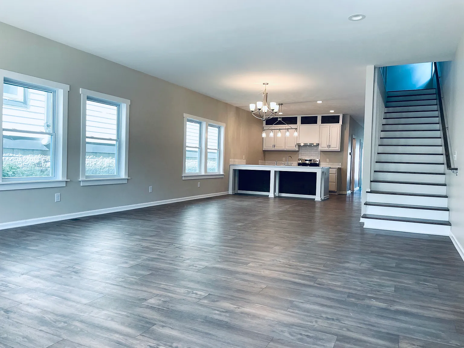 4 bed, 2584 sqft, $3,485 — Photo 3